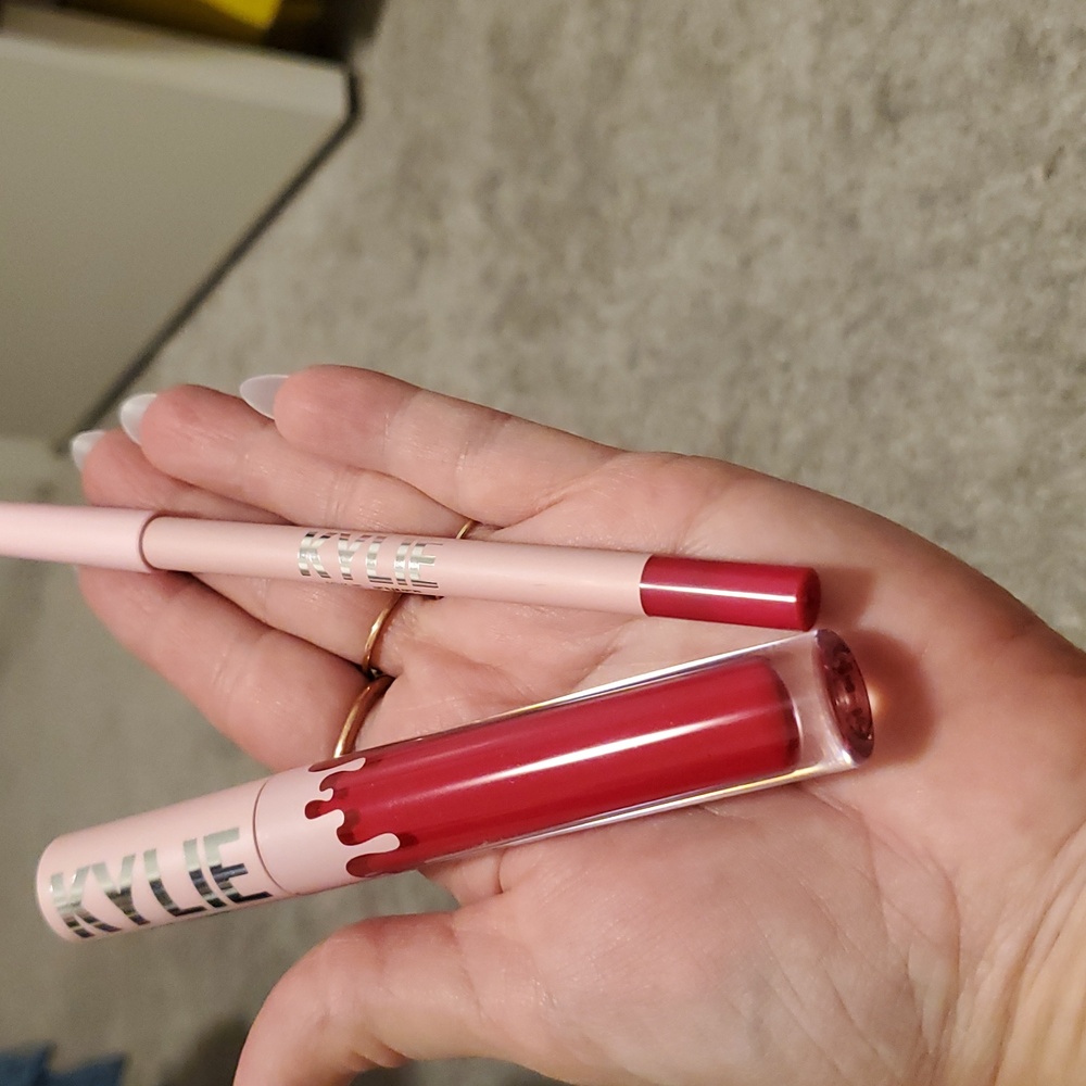 NIB Kylie Matte Liquid Lipstick/ Lip Kit -VALENTINE/shade No Longer Available - Picture 4 of 4
